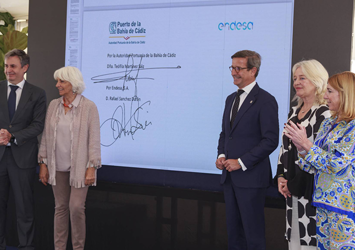 Foto Endesa y el Puerto de Cádiz firman un protocolo de actuación para su transición energética tras la aprobación del primer OPS para cruceros de España.